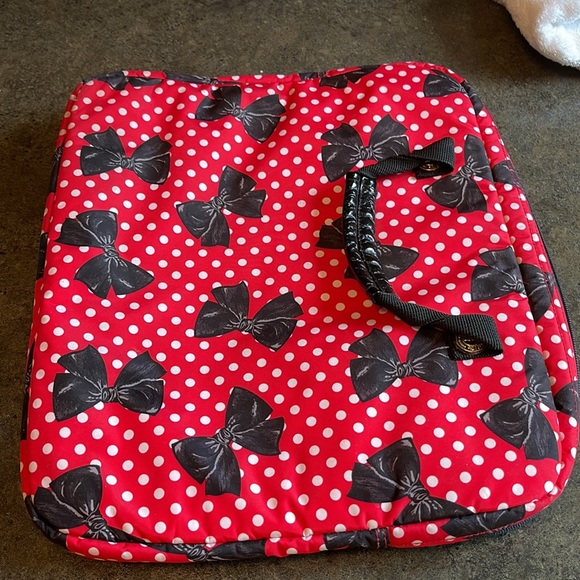 Betseyville Bag red polka dot black bows patent like top handles metal emblem - Picture 6 of 6